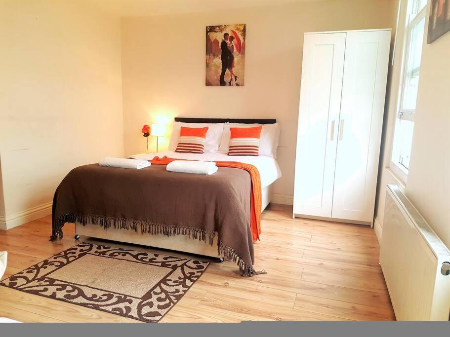 Comfortable Studio Flat Near Central ลอนดอน ภายนอก รูปภาพ