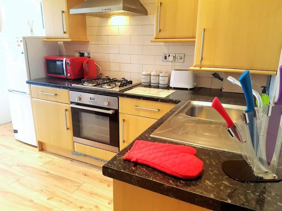 Comfortable Studio Flat Near Central ลอนดอน ภายนอก รูปภาพ