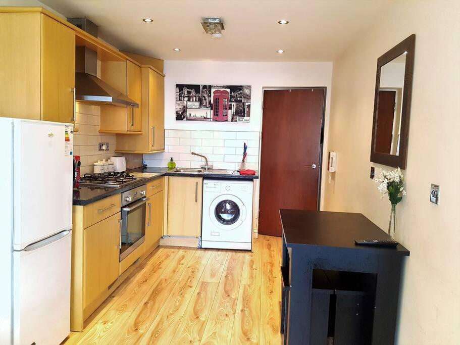 Comfortable Studio Flat Near Central ลอนดอน ภายนอก รูปภาพ