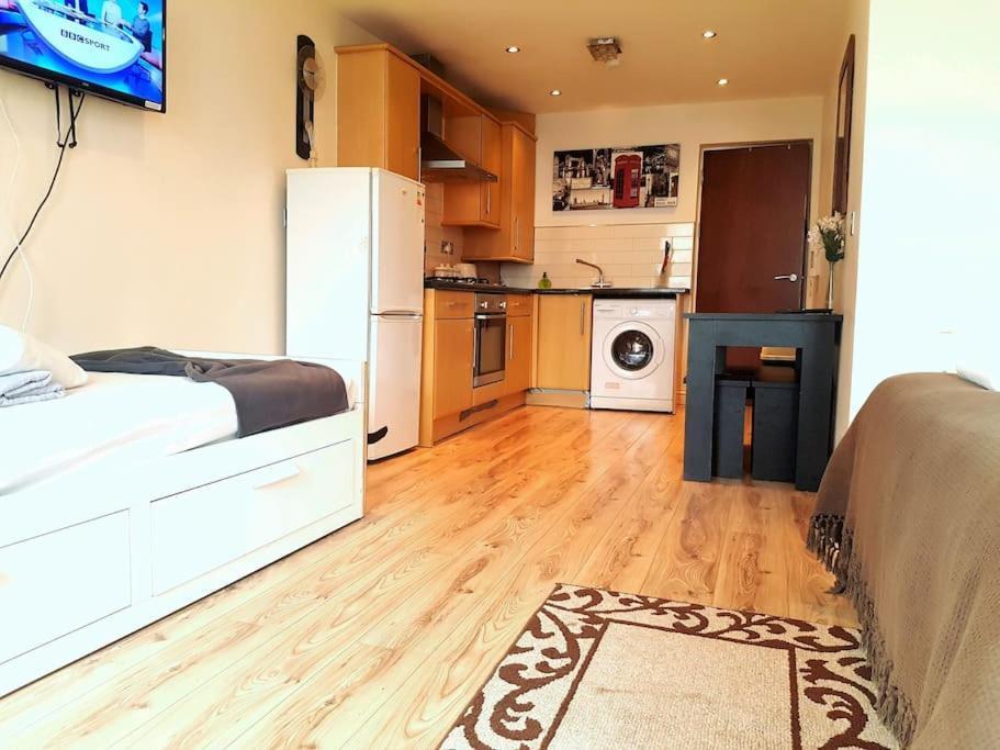 Comfortable Studio Flat Near Central ลอนดอน ภายนอก รูปภาพ